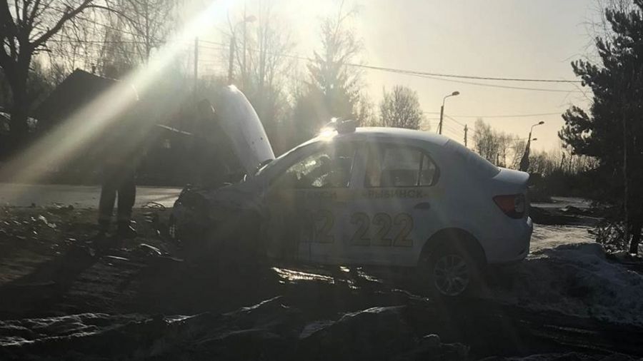 В Рыбинске в ДТП с участием такси пострадали два водителя