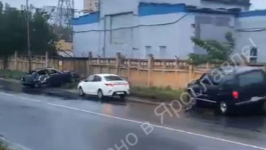 В Ярославле в тройном ДТП пострадали четыре человека