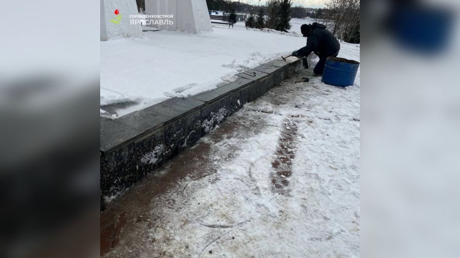 В центре Ярославля начали менять тротуарную плитку