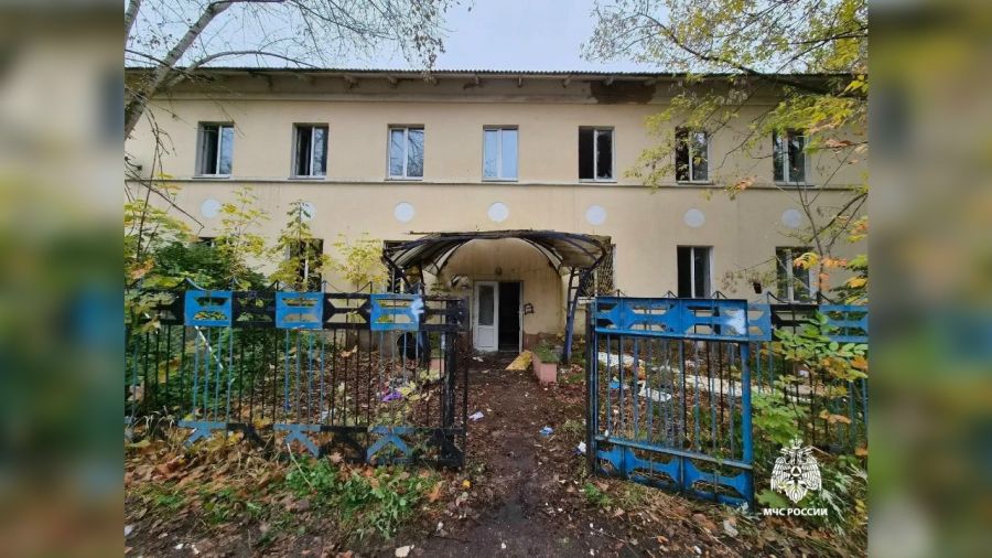 В Ярославле неизвестные подожгли здание на улице Спортивной