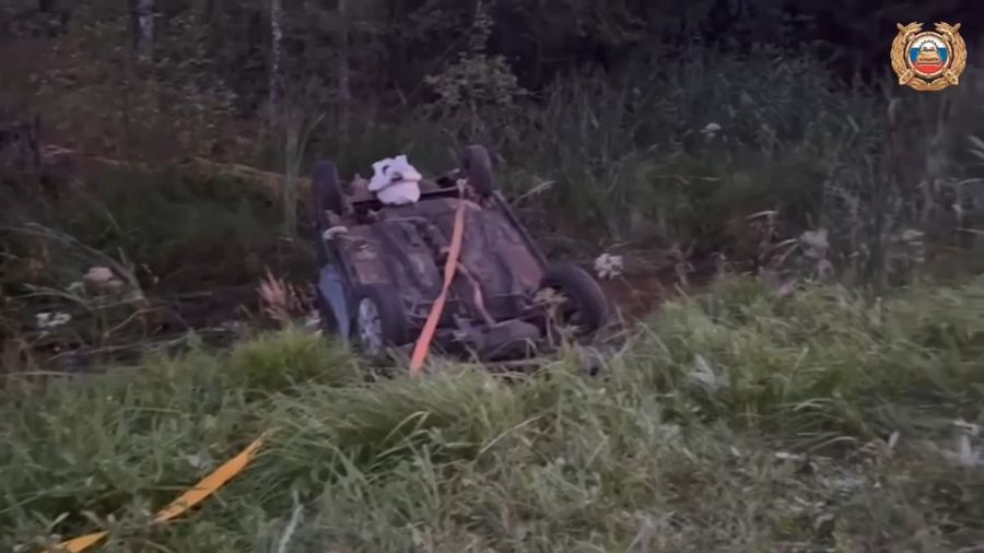 На дороге под Угличем перевернулась машина