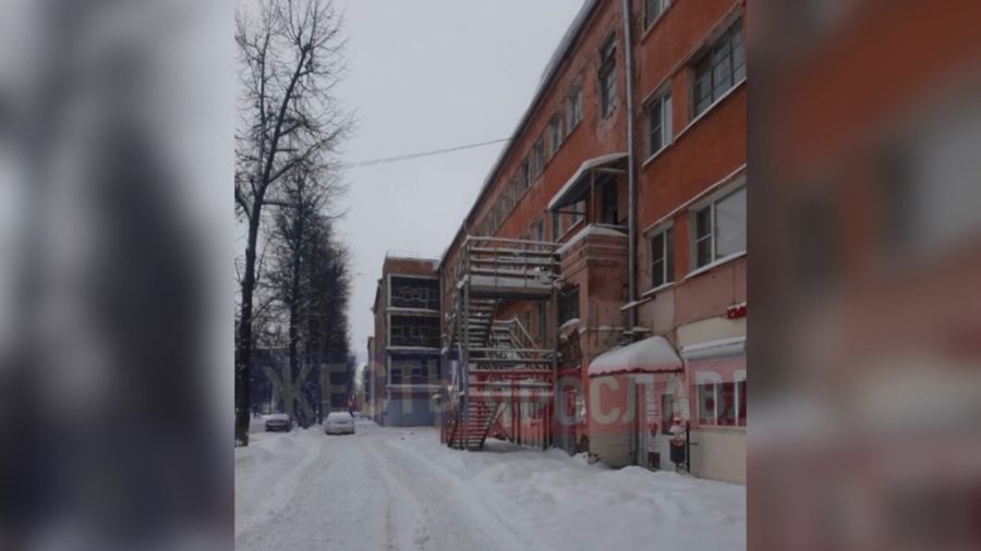 В Ярославле на проспекте Ленина снесут дом с уличной лестницей вместо подъезда