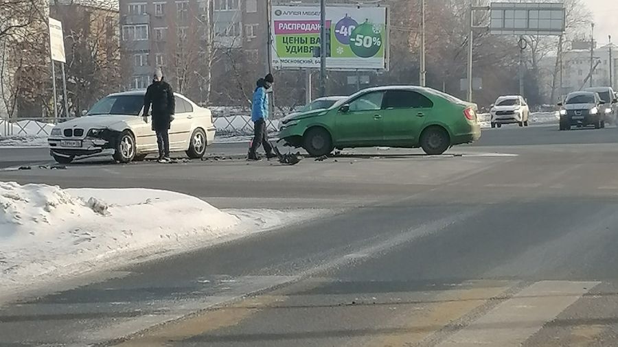 В Красноперекопском районе Ярославля столкнулись две легковушки