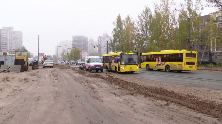 В Ярославле на проспекте Машиностроителей пообещали убрать столбы с тротуаров