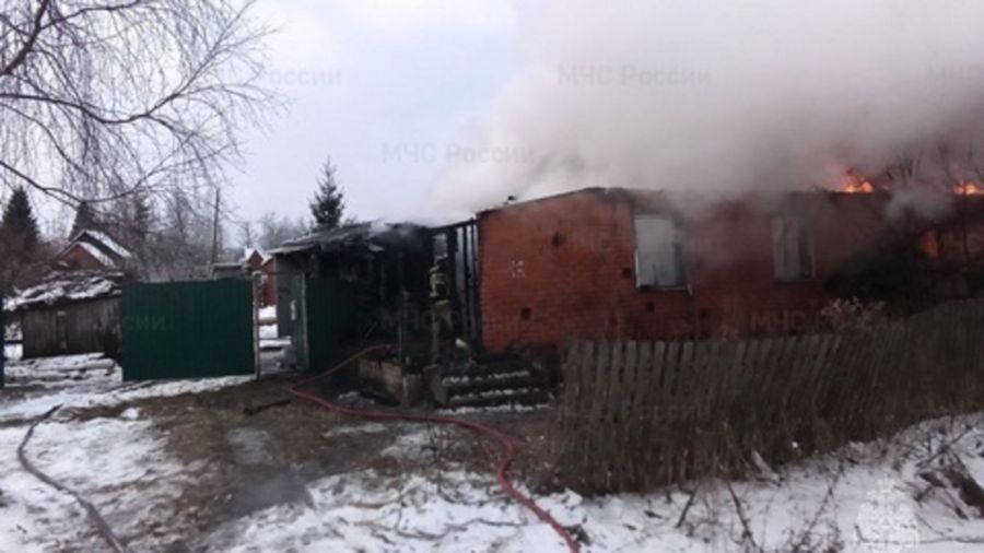 В поселке под Тутаевом сгорел многоквартирный дом