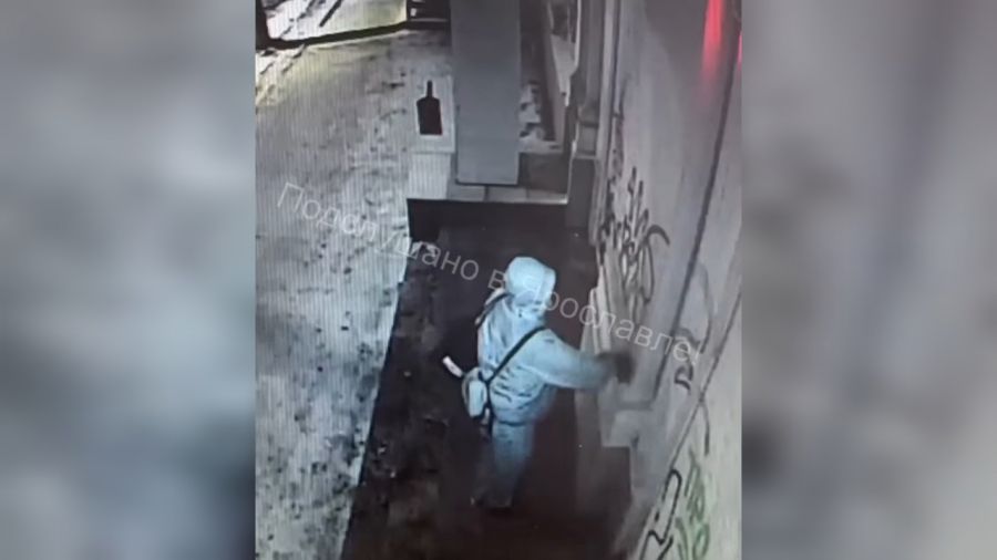 В Ярославле задержали вандала, разрисовавшего фасад дома