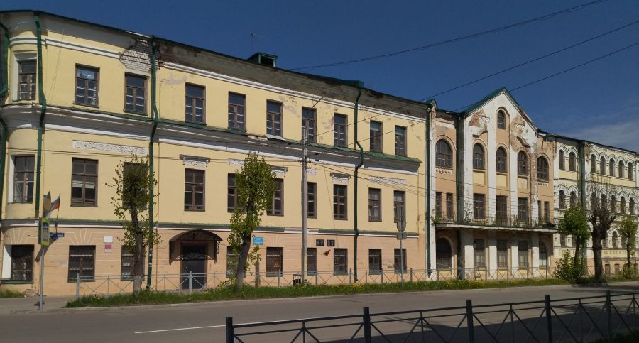 В Ростове Великом выставили на продажу здание бывшей больницы