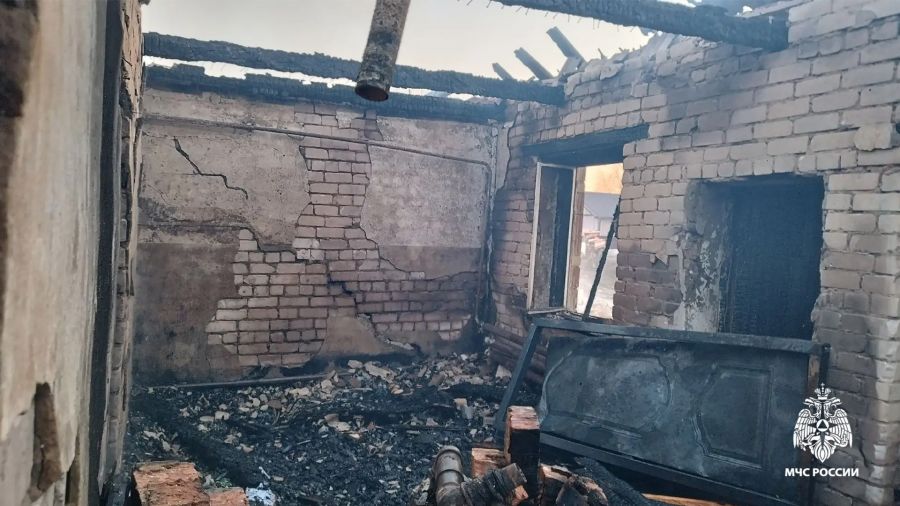 В селе Угличского округа при пожаре в жилом доме пострадал 56-летний мужчина