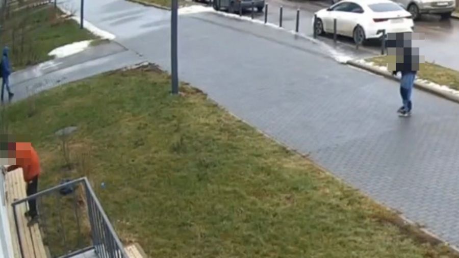 Во Фрунзенском районе Ярославля вандалы разрисовали фасад многоэтажки