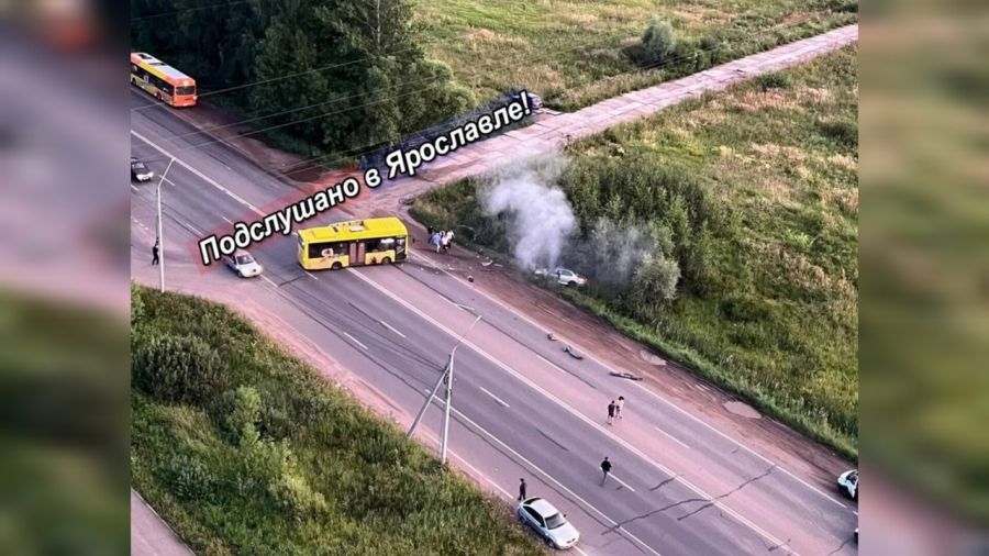 В Ярославле из-за ДТП с автобусом пострадали две девушки