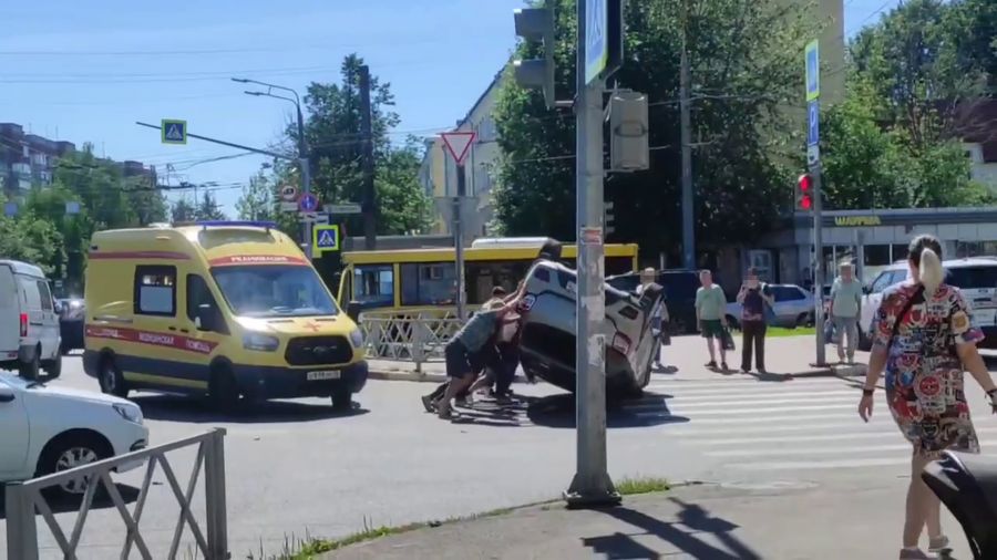 В полиции рассказали подробности ДТП с &quot;перевертышем&quot; в Ярославле