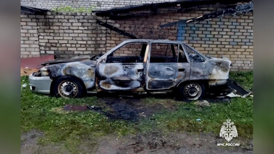 На дороге в Угличском округе загорелся автомобиль