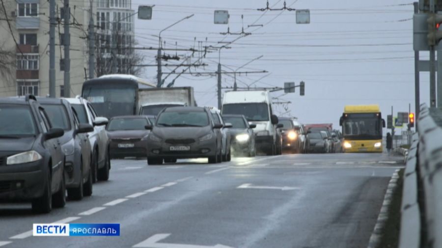 Ярославских водителей призывают быть внимательными на дорогах в непогоду