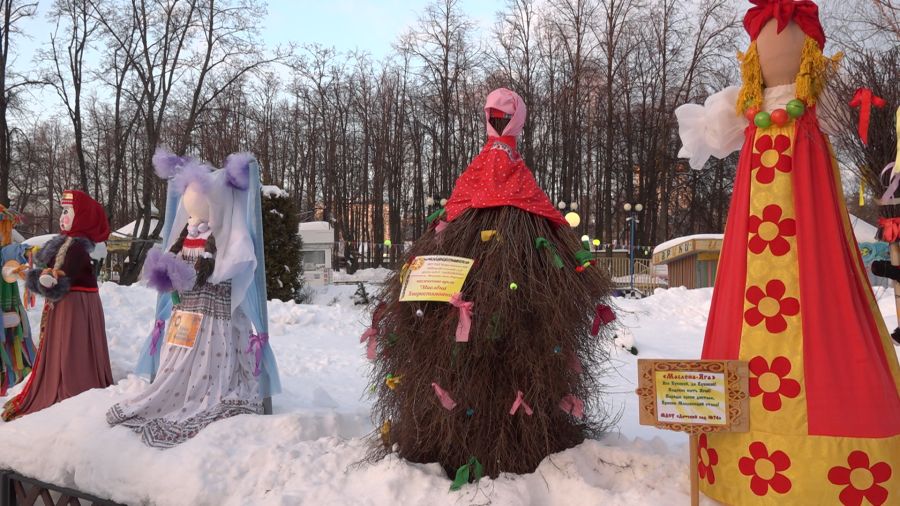 В Ярославле открылась выставка-конкурс масленичных кукол «Краса Масленица»