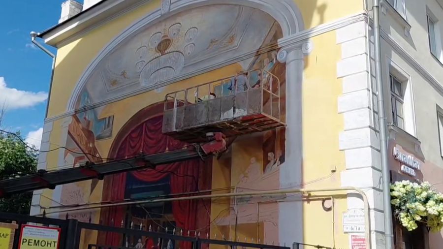 Фасад дома на Депутатской улице Ярославля украсит изображение зала Волковского театра