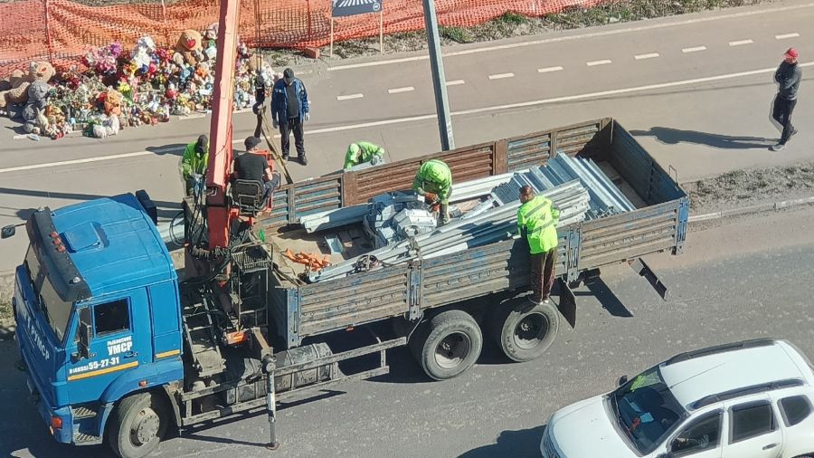 В Рыбинске на месте гибели двух мальчиков устанавливают дорожное ограждение