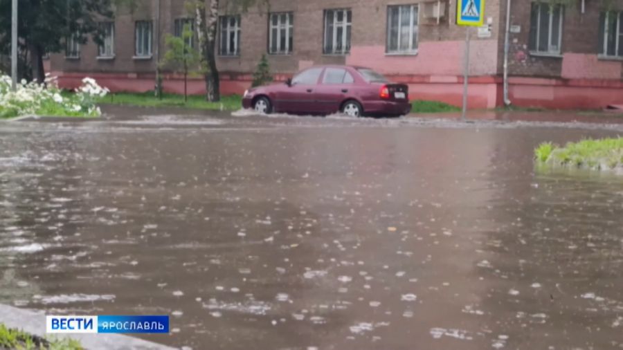 Улицы ушли под воду: Ярославль столкнулся с последствиями ливня