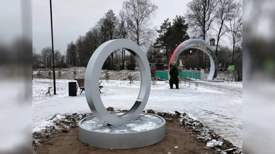 На главной площади в Любиме установили фонтаны в виде обручальных колец