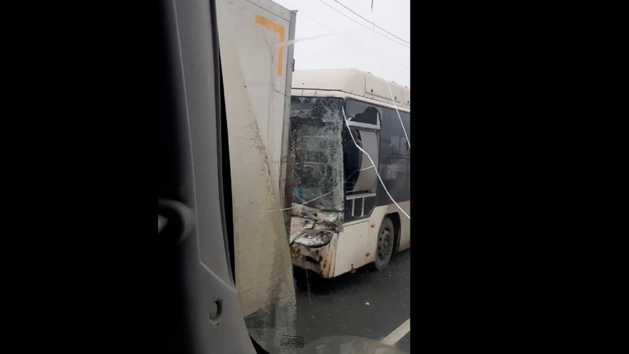 В Ярославской области произошло массовое ДТП с пассажирским автобусом