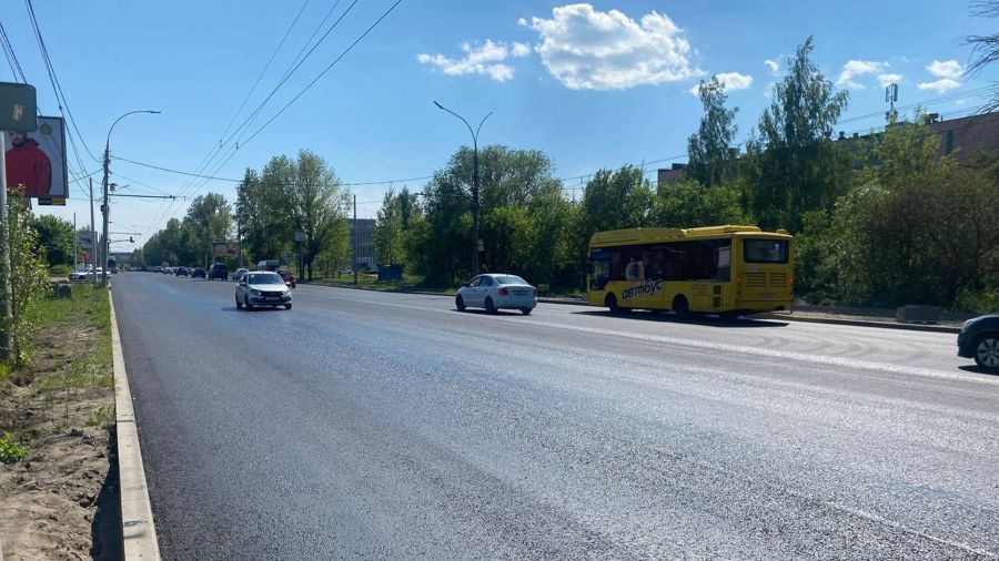 В Ярославле на проспекте Октября уложен нижний слой асфальта