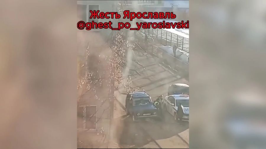 Ярославец протаранил машину ДПС и напал на правоохранителя