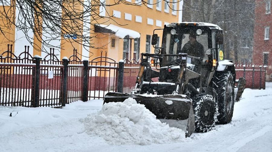 Владимир Волков поручил в кратчайшие сроки очистить дворы от снега