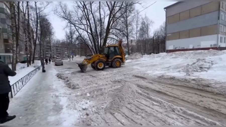 Ярославцы рассказали, как за свой счет чистят дороги от снега