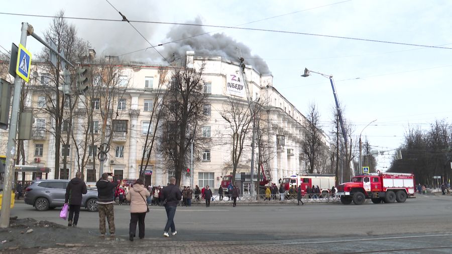 В МЧС назвали предварительную причину пожара в доме на проспекте Ленина в Ярославле