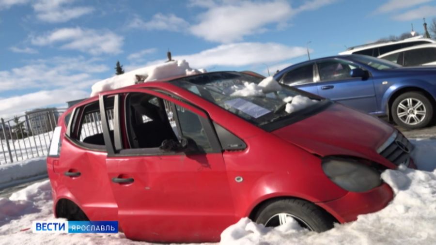 В закон Ярославской области ввели понятия брошенного авто и газона