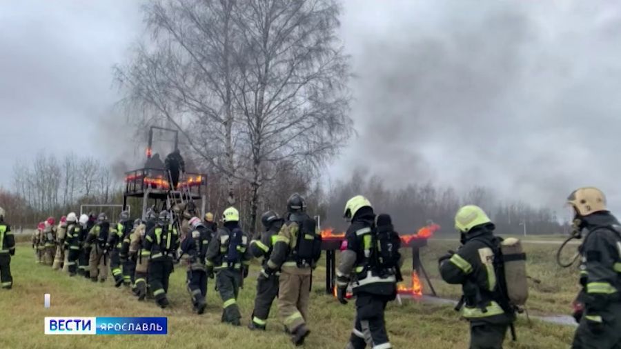 Ярославские пожарные провели ежегодную тренировку на огневой полосе