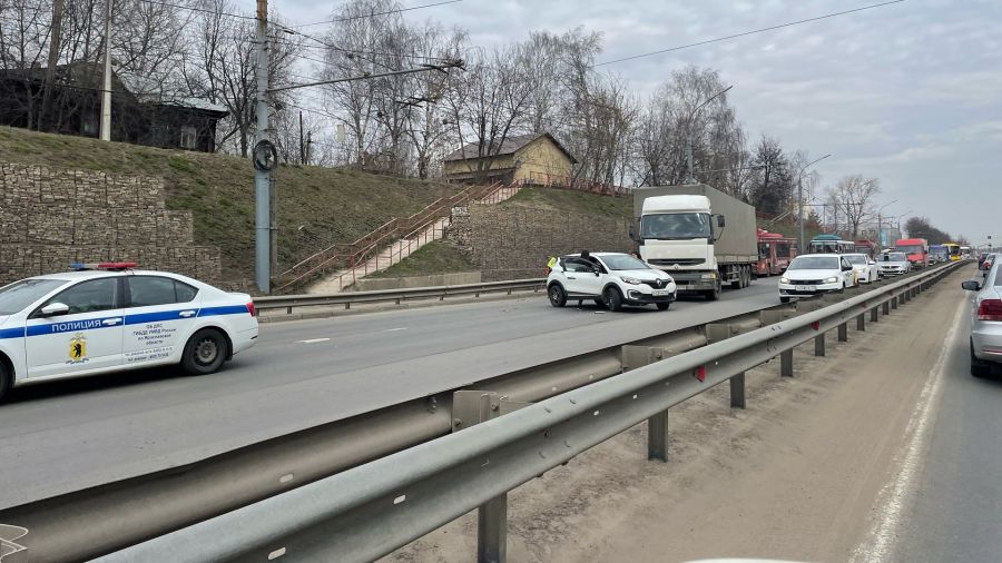 Из-за ДТП с фурой на Московском проспекте в Ярославле образовалась многокилометровая пробка