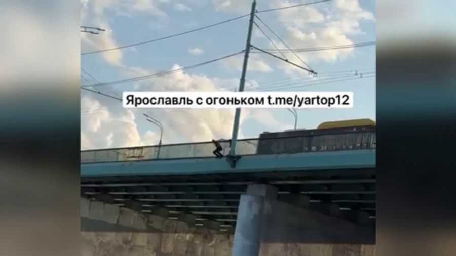 В Ярославле с моста через Которосль упал мужчина