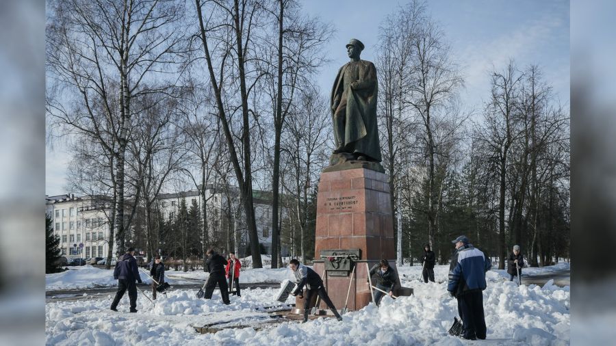 В Рыбинске прошел стартовый городской субботник