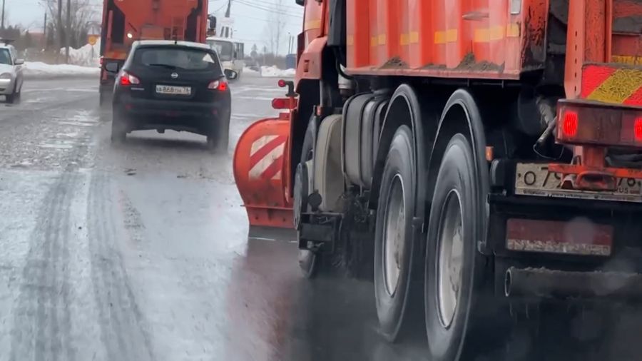 В Ярославле обработали все мосты антигололедным реагентом