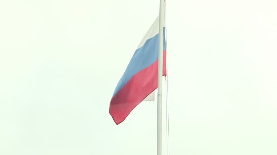 Губернатор Михаил Евраев поздравил ярославцев с Днем российского флага