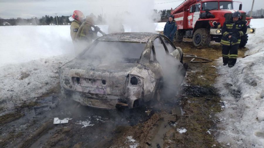 В Рыбинском районе горела иномарка