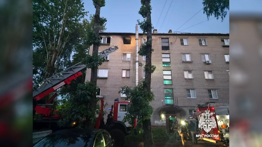 В Ярославле специалисты МЧС эвакуировали из горящего дома 20 жильцов