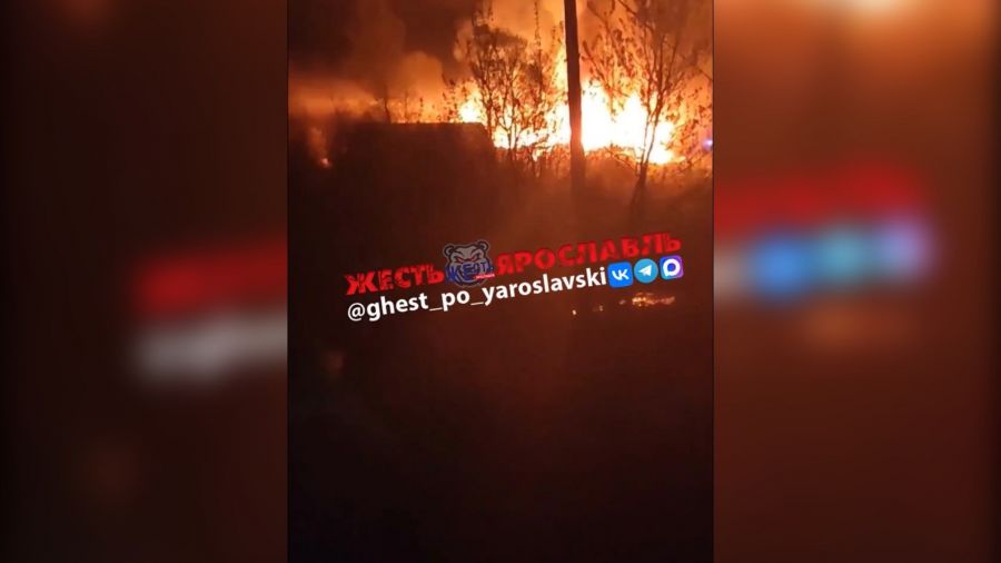 В Ярославском округе крупный пожар уничтожил несколько зданий