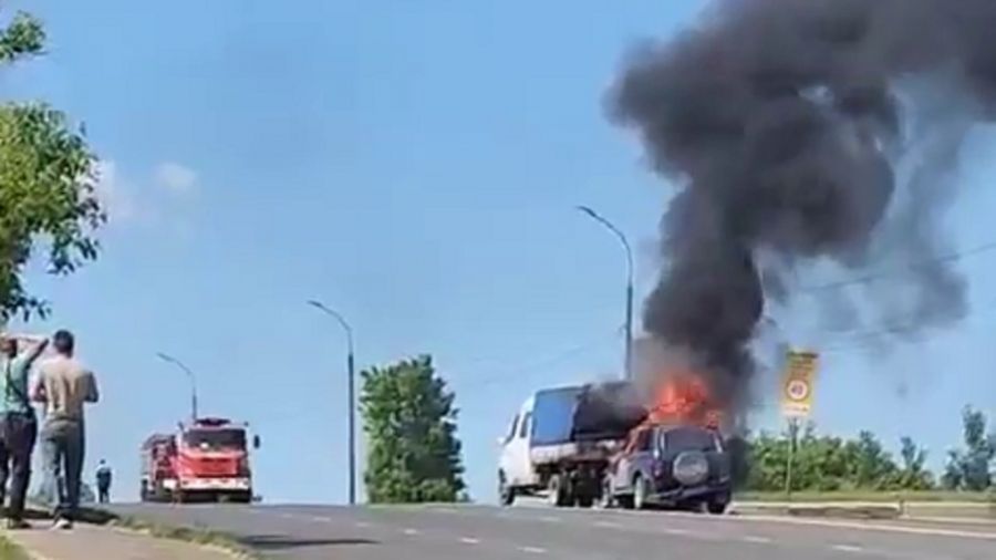 На мосту в Рыбинске в результате ДТП загорелся автомобиль