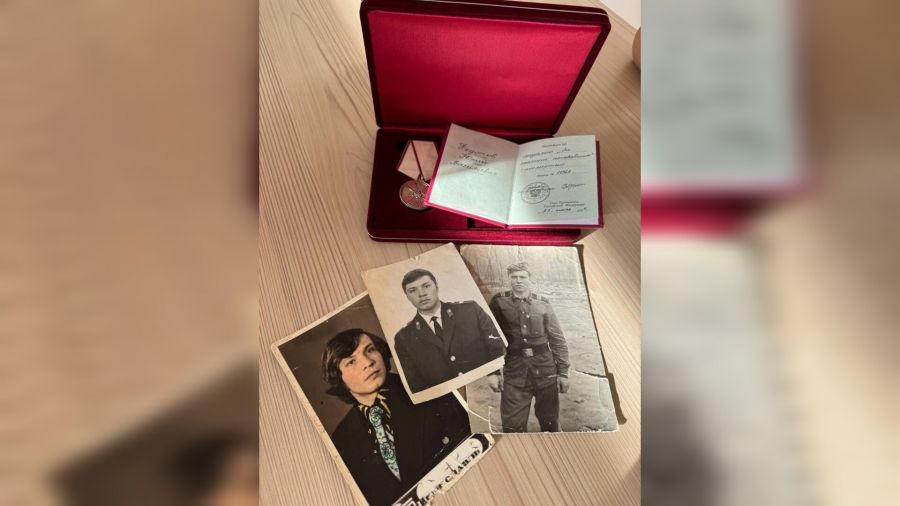 Награда искала героя 20 лет: в Ярославской области вручили медаль за спасение девочки из горящего дома