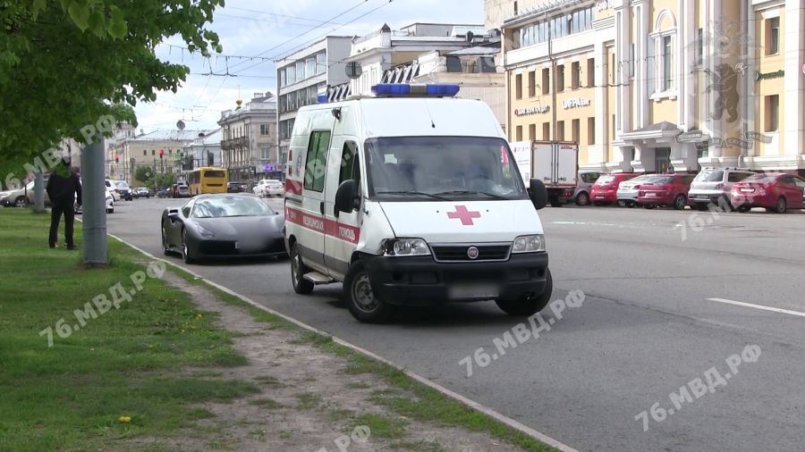 В Ярославле водителя Ferrari после ДТП со «скорой» привлекли к административной ответственности