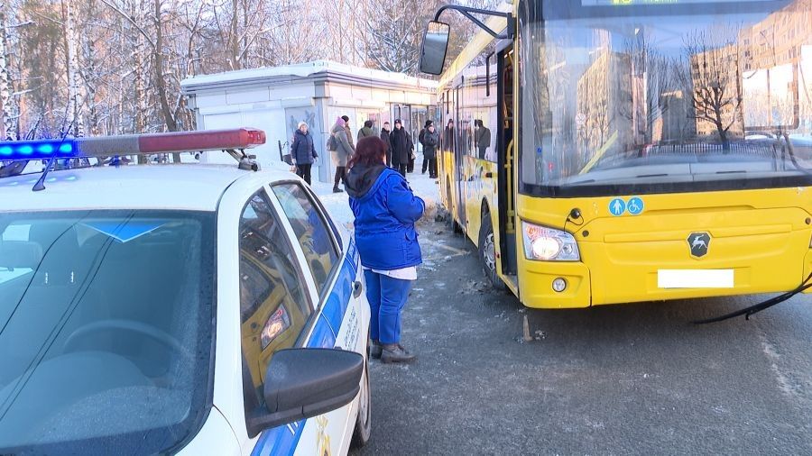 В Ярославле водителю автобуса, сбившему пешехода на остановке, грозит пять лет колонии