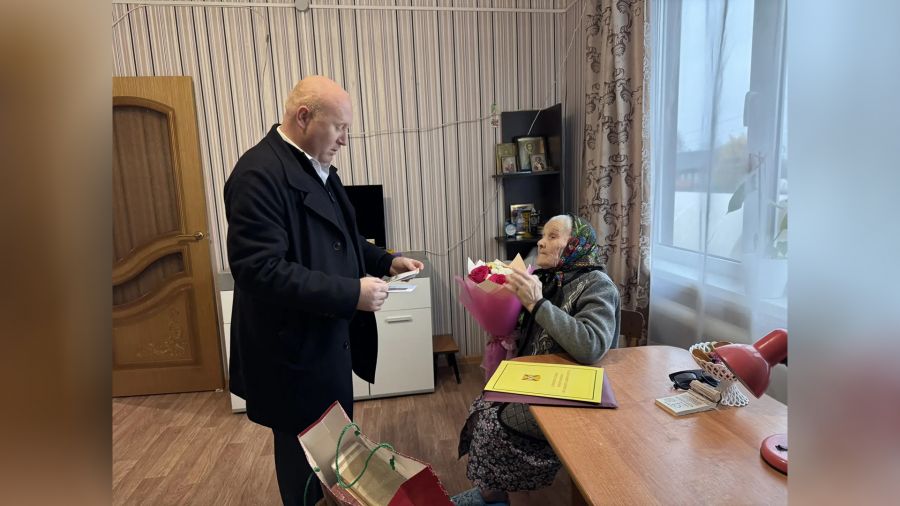 В Пошехонском округе ветеран ВОВ Таисия Олейник отметила 102-летие