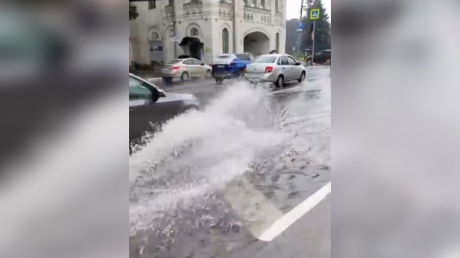 Ярославцы жалуются на затопленные улицы города