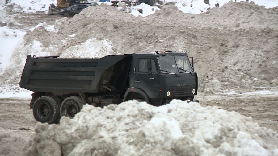 За январь с улиц Ярославля вывезли 97 тысяч кубометров снега