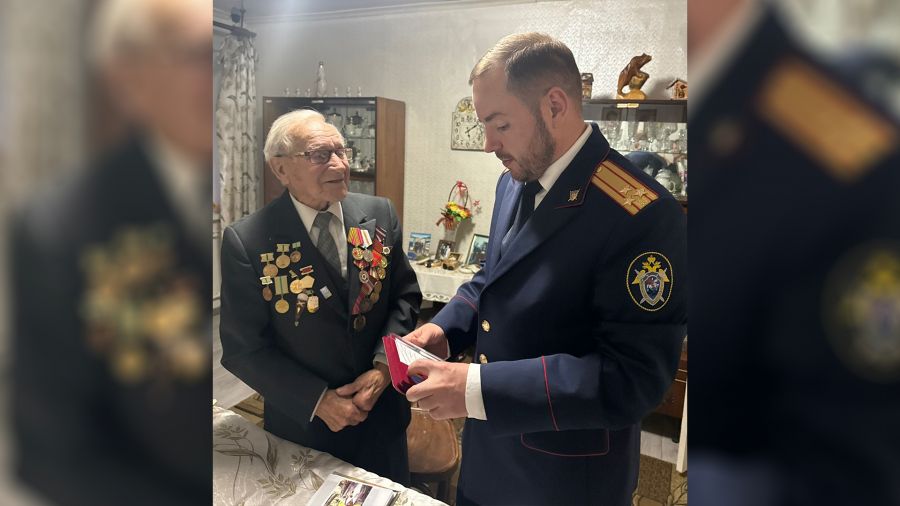 Ветерану из Рыбинского округа вручили медаль Следственного комитета РФ