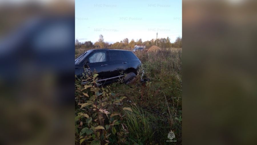 В Ярославской области водитель кроссовера не справился с управлением и съехал в кювет. Погиб пассажир