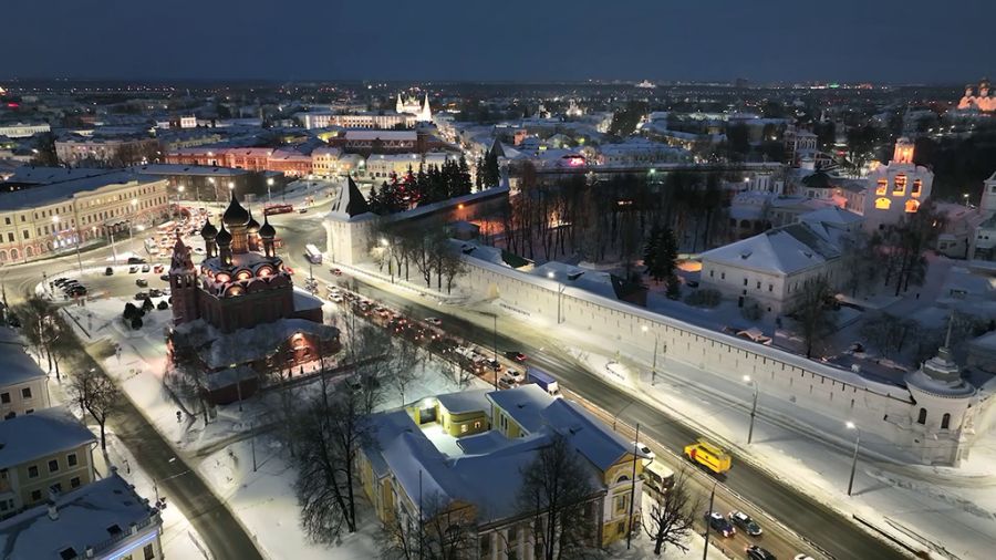 Ярославский общественный транспорт украсили к новому году