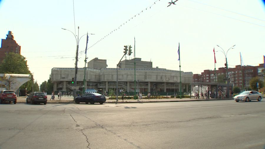 Детский городок у ТЮЗа заменят: подрядчик определится в апреле