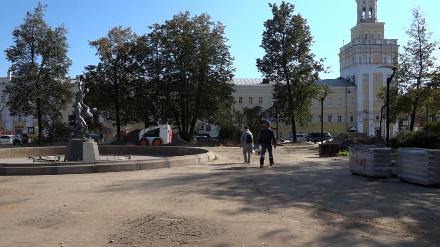 Ремонт на площади Труда в Ярославле не успели завершить в срок, теперь называются новые даты